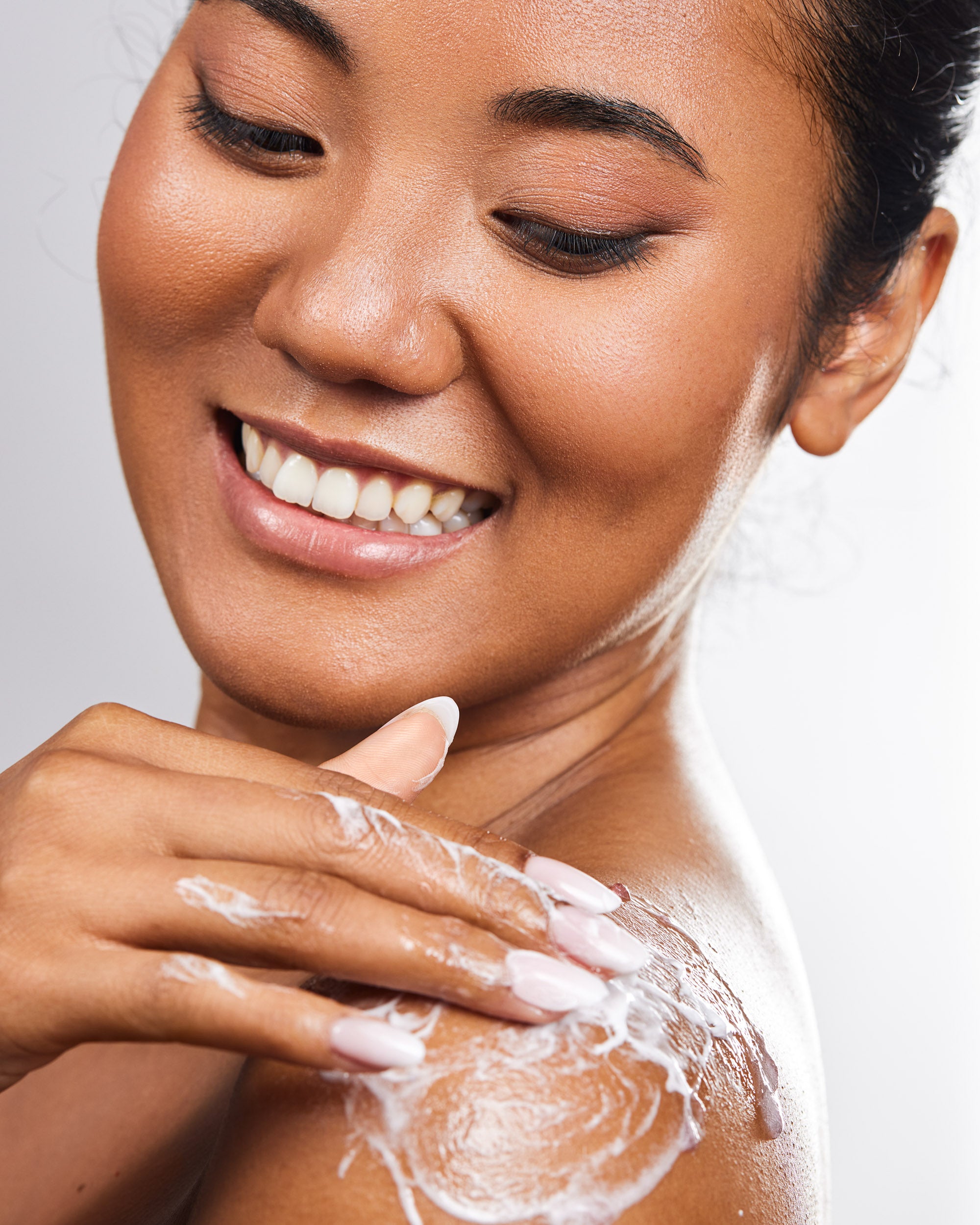 BODY [SESSI]ON. - Exfoliating Shower Gel - Unrefined Riches